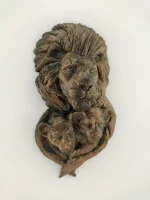Декоративный настенный барельеф  «Лев с львятами»