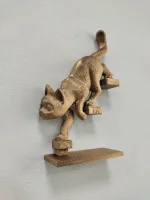 Настенный декор «Кот спускается по лестнице налево»