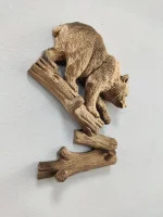 Настенная ключница  «Медведь на бревнах»