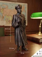 Декоративная статуэтка М3Д «И.В. Сталин с биноклем» Декоративная статуэтка М3Д «И.В. Сталин с биноклем»