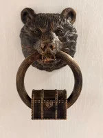 Декоративная фигурка «Дверной кнокер — Медведь с сундуком»
