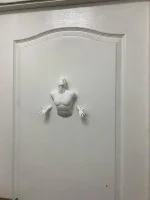 Декоративный настенный барельеф М3Д «Мужчина в стене белый»
