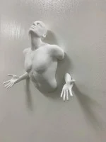 Декоративный настенный барельеф М3Д «Мужчина в стене белый»