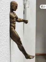 Настенный декор «Человек входит и выходит из стены»
